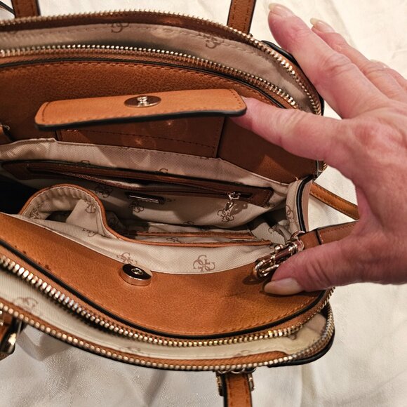 Guess Crossbody Bag, like new - Picture 2 of 3